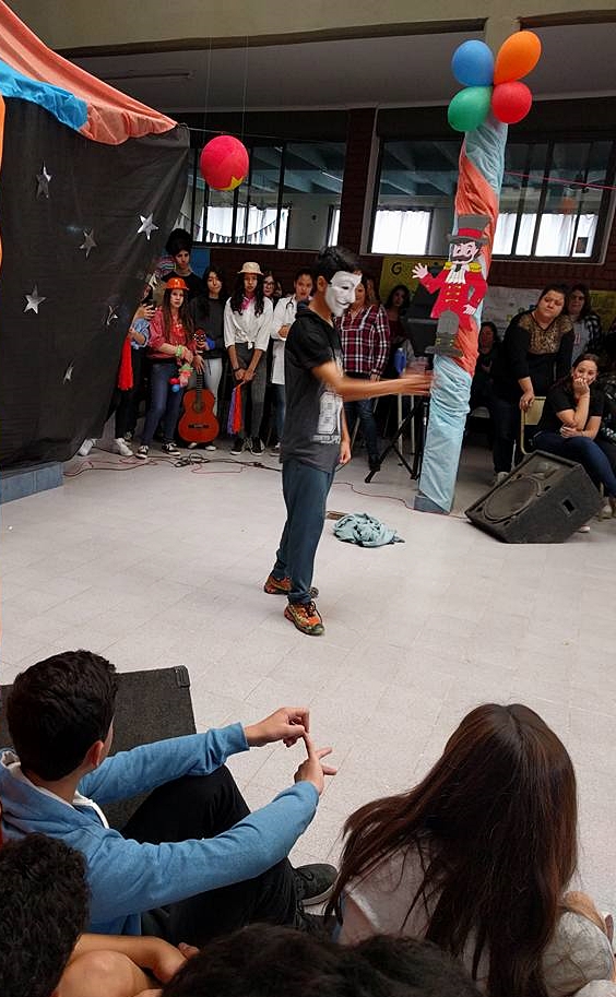 Facu Feels La primera vez que bailó en frente de otras personas en este cas en la escuela secundaria año 2017
